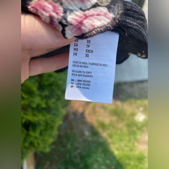 Floral cut out summer top - Picture 4 of 6